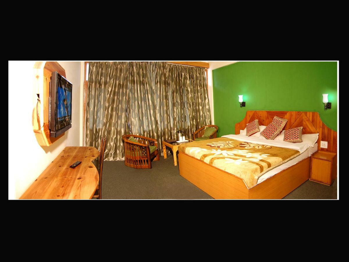 Hotel Nitesh Manāli Kültér fotó