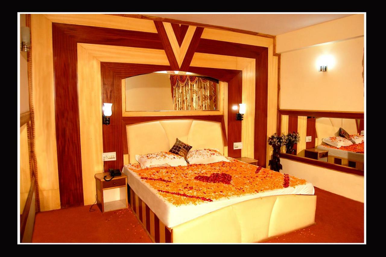 Hotel Nitesh Manāli Kültér fotó